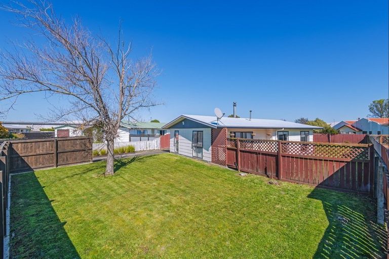 Photo of property in 28 Acacia Street, Kelvin Grove, Palmerston North, 4414