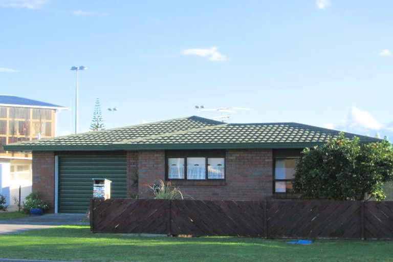 Photo of property in 1/222 Centreway Road, Orewa, 0931