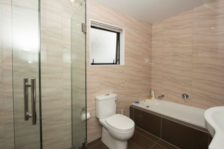 Photo of property in 43b Redoubt Road, Goodwood Heights, Auckland, 2105