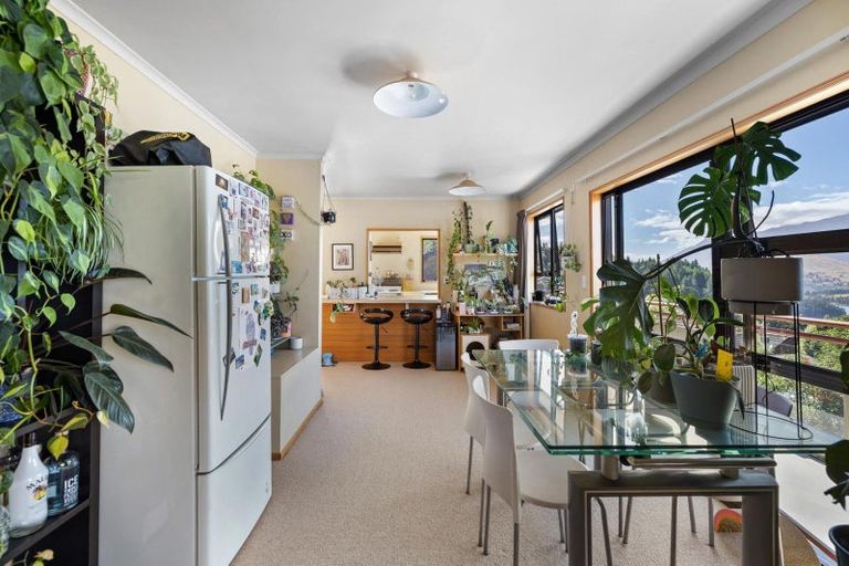 Photo of property in 48 Wynyard Crescent, Fernhill, Queenstown, 9300