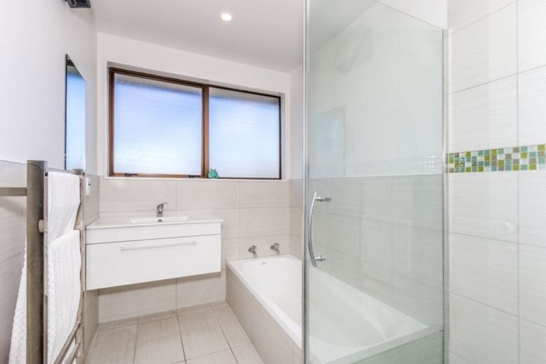 Photo of property in 15 Lowry Avenue, Redwood, Christchurch, 8051