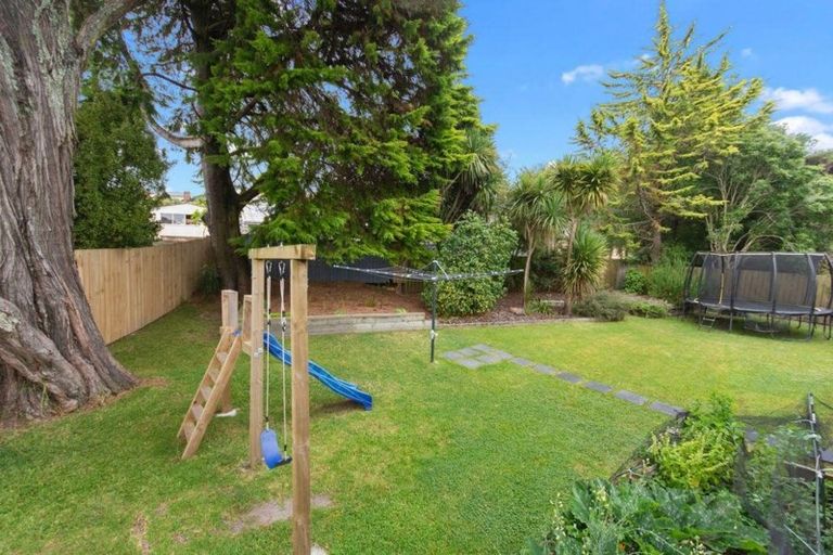 Photo of property in 70 Tirimoana Road, Te Atatu South, Auckland, 0602