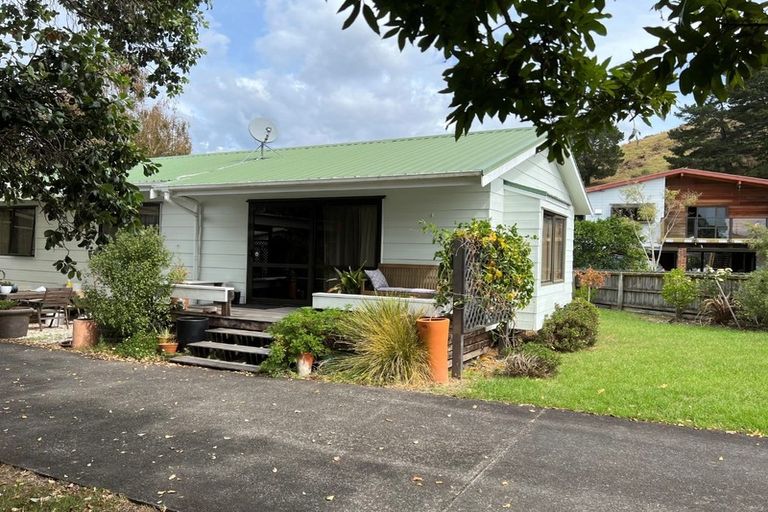 Property details for 12 Karawa Place, Kawakawa Bay, Papakura, 2585