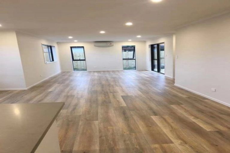 Photo of property in 13 Churchill Road, Murrays Bay, Auckland, 0630