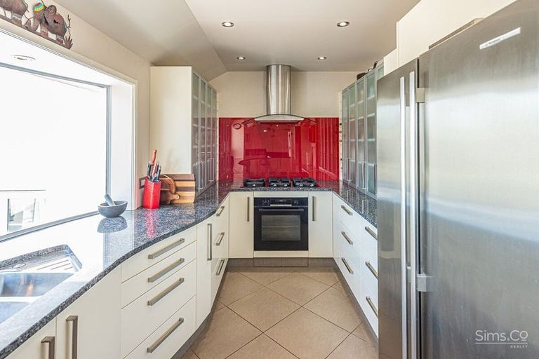 Photo of property in 2 Burtts Road, Durie Hill, Whanganui, 4500