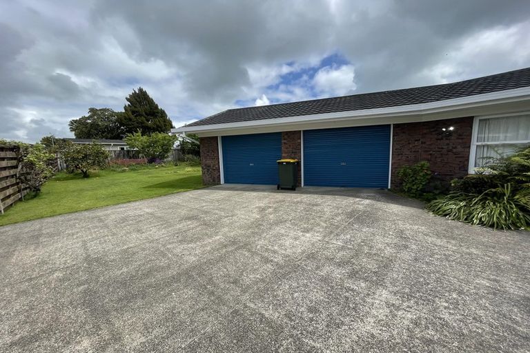 Photo of property in 4 Sunnypark Avenue, Rosehill, Papakura, 2113