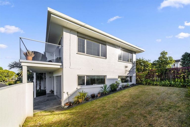 Photo of property in 1/5 Brown Street, Hauraki, Auckland, 0622