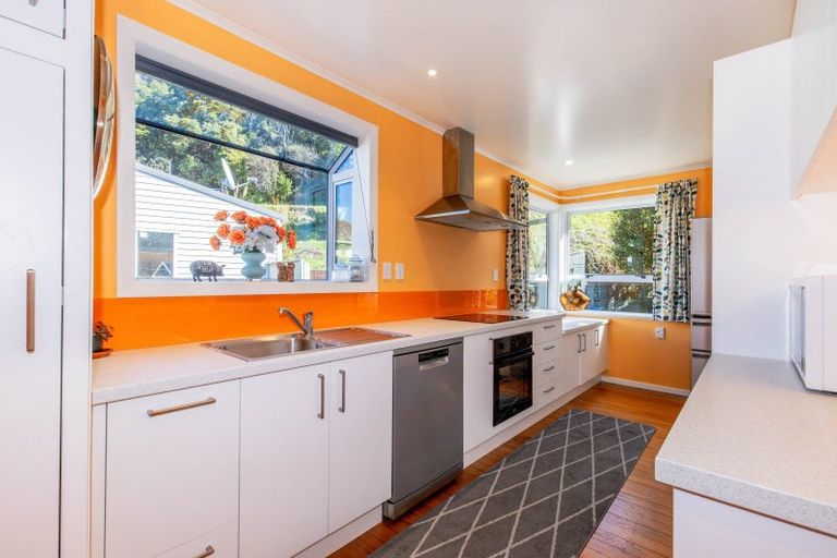 Photo of property in 126 Tipahi Street, Nelson South, Nelson, 7010