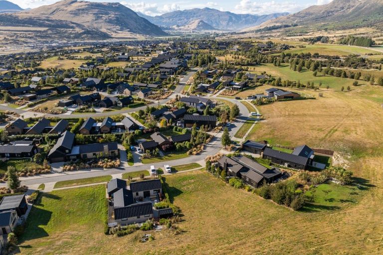 Photo of property in 19 Pendeen Crescent, Jacks Point, Queenstown, 9371