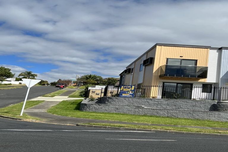 Photo of property in 1/40 Mark Edward Drive, Half Moon Bay, Auckland, 2012