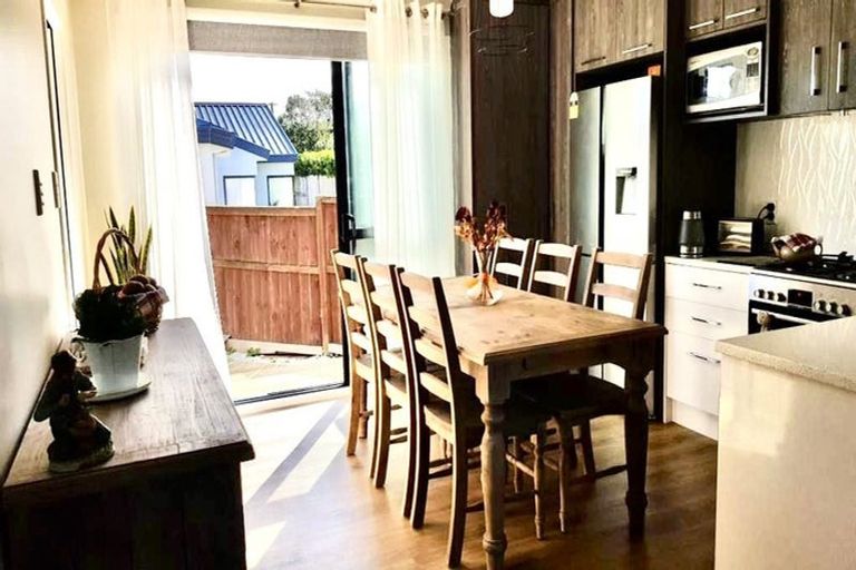 Photo of property in 1/78 Sunnynook Road, Sunnynook, Auckland, 0620