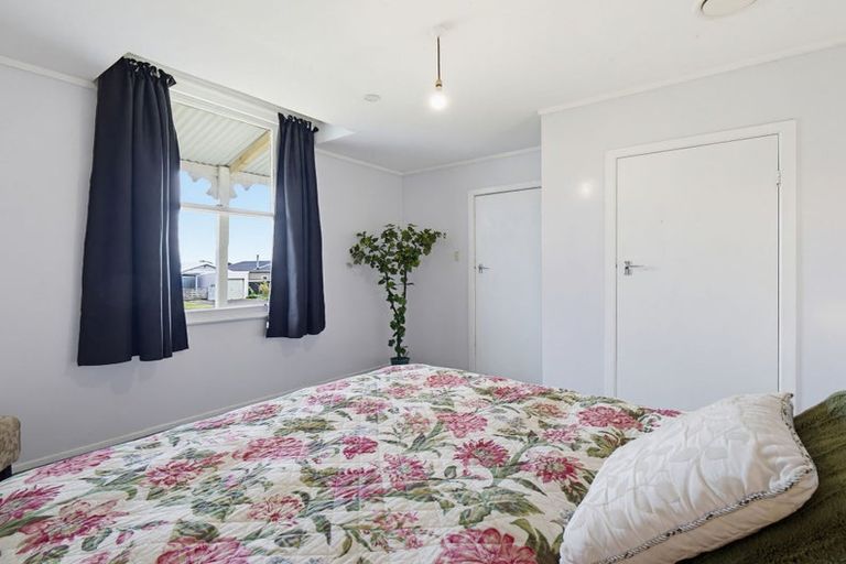 Photo of property in 4 Ashton Terrace, Castlecliff, Whanganui, 4501