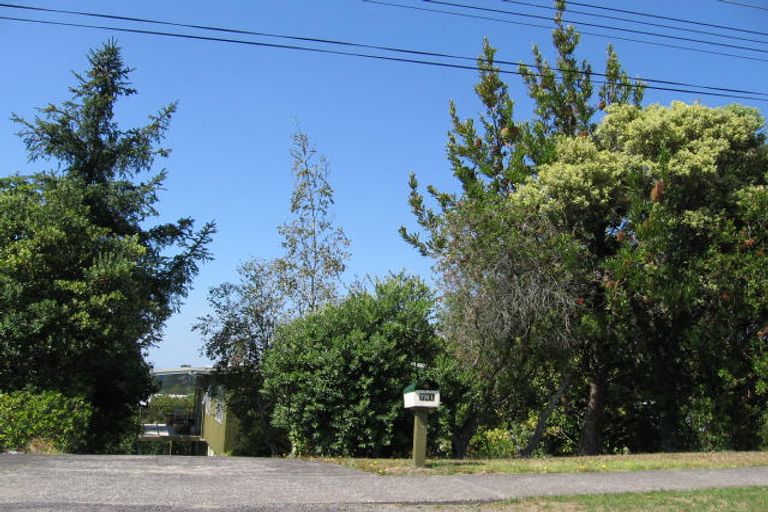 Photo of property in 781 East Coast Road, Northcross, Auckland, 0630