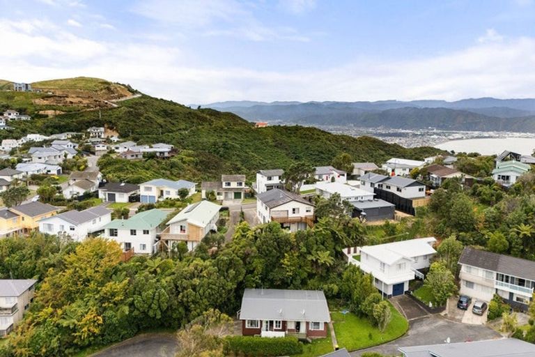 Photo of property in 1/15 Bloomsbury Grove, Newlands, Wellington, 6037