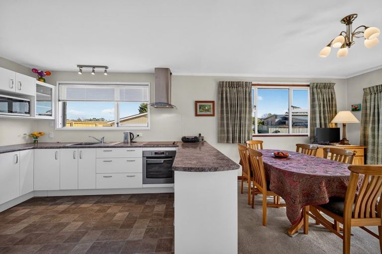 Photo of property in 73 Crofton Road, Harewood, Christchurch, 8051