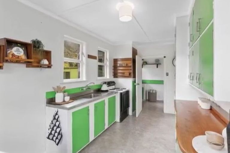 Photo of property in 62 Waddington Drive, Naenae, Lower Hutt, 5011