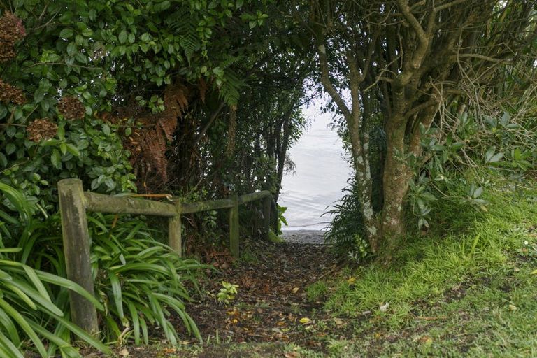 Photo of property in 809 Acacia Bay Road, Acacia Bay, Taupo, 3330