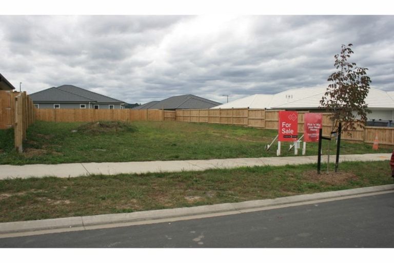 Photo of property in 11 Papa Orchard Drive, Kumeu, 0810