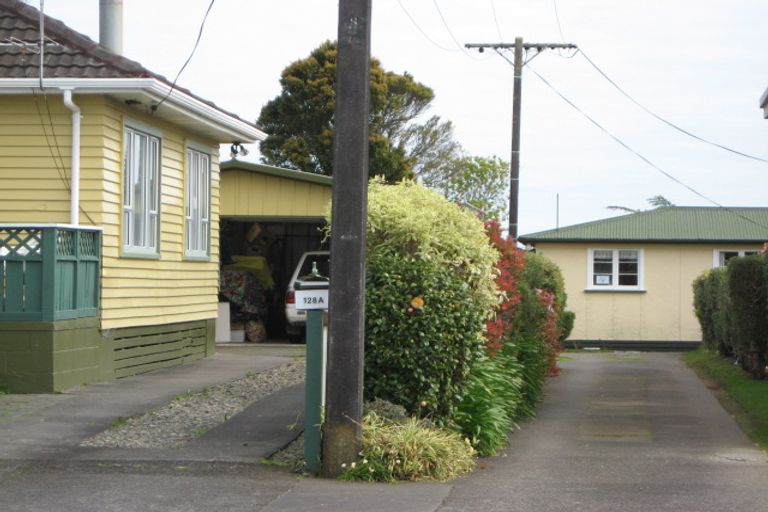 Photo of property in 128 Seaview Road, Westown, New Plymouth, 4310