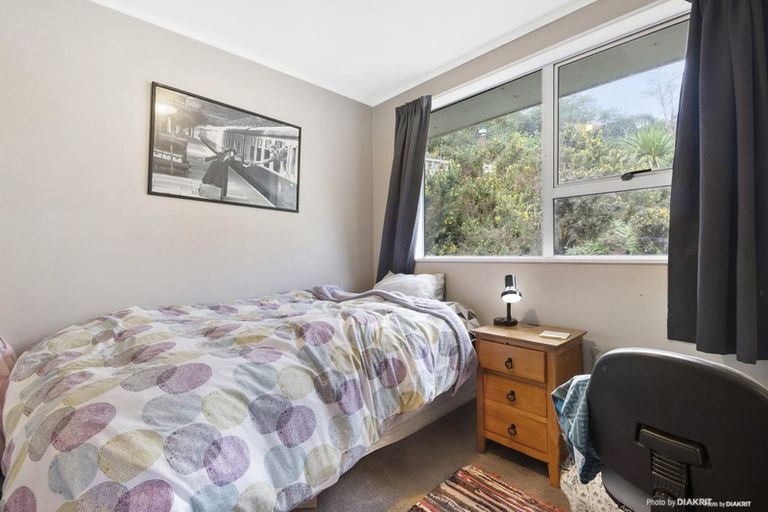 Photo of property in 27b Omega Street, Newlands, Wellington, 6037