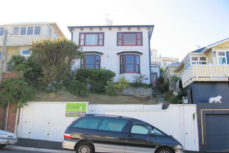 Photo of property in 8 Hawker Street, Mount Victoria, Wellington, 6011