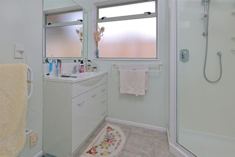 Photo of property in 5 Somerton Rise, Henderson, Auckland, 0612