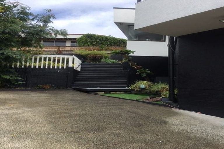 Photo of property in 28 Murano Place, Chatswood, Auckland, 0626