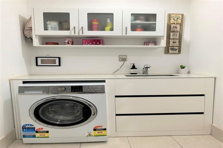 Photo of property in 9h Clearwater Cove, West Harbour, Auckland, 0618