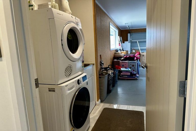 Photo of property in 89 Johnstone Drive, Fitzherbert, Palmerston North, 4410