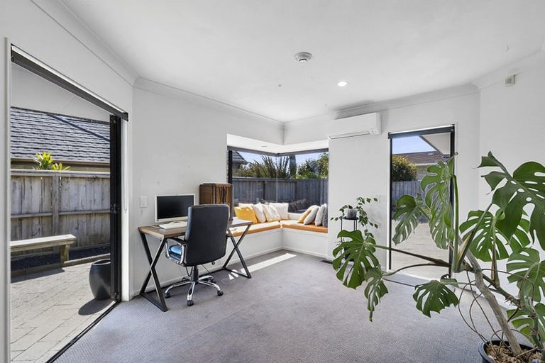 Photo of property in 16 Karina Road, Merrilands, New Plymouth, 4312