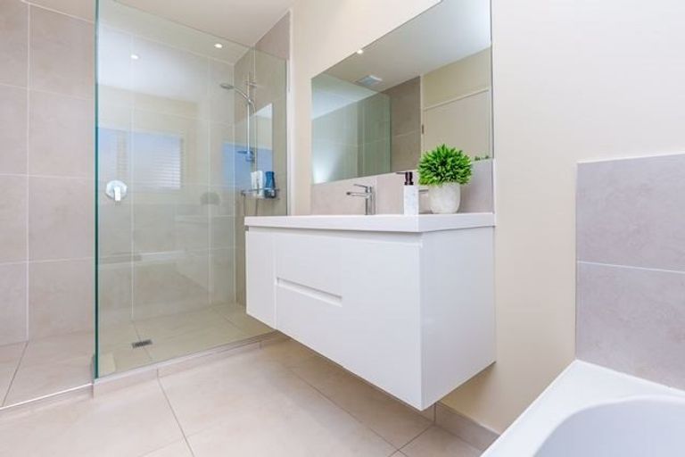 Photo of property in 25 Sunny Crescent, Huapai, Kumeu, 0810