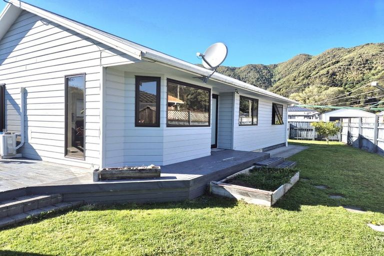 Photo of property in 2 Freyberg Street, Waterloo, Lower Hutt, 5011