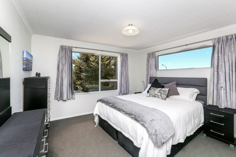 Photo of property in 1 Cabot Place, Frankleigh Park, New Plymouth, 4310
