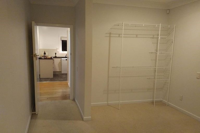 Photo of property in 28 Coles Crescent, Papakura, 2110