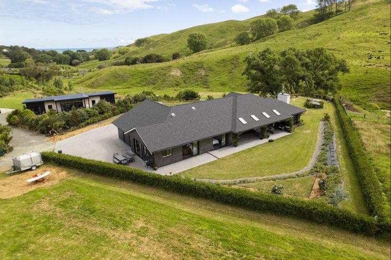 Photo of property in 74 Scarlys Way, Okitu, Gisborne, 4010