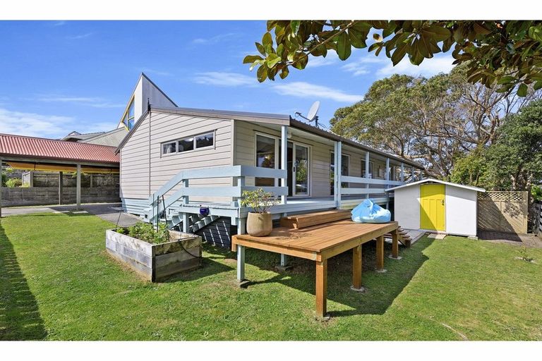Photo of property in 8 Chestnut Grove, Maungaraki, Lower Hutt, 5010