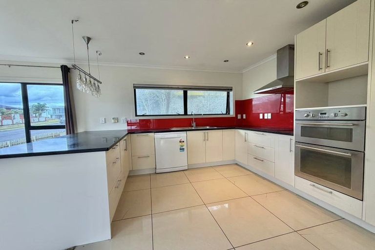Photo of property in 121 Redoubt Road, Goodwood Heights, Auckland, 2105