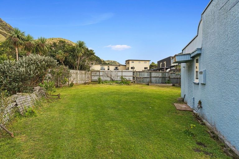 Photo of property in 8a Robertson Road, Paekakariki, 5034