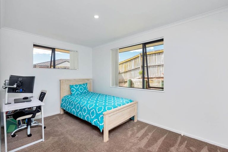 Photo of property in 20 Misty Valley Drive, Henderson, Auckland, 0612
