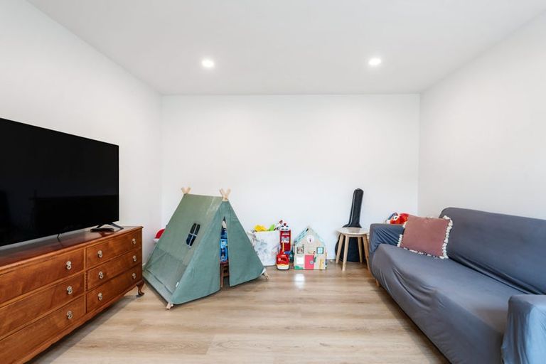 Photo of property in 5 Kahika Grove, Huapai, Kumeu, 0810