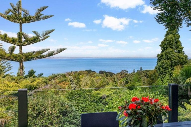Photo of property in 27 Takahe Road, Titirangi, Auckland, 0604
