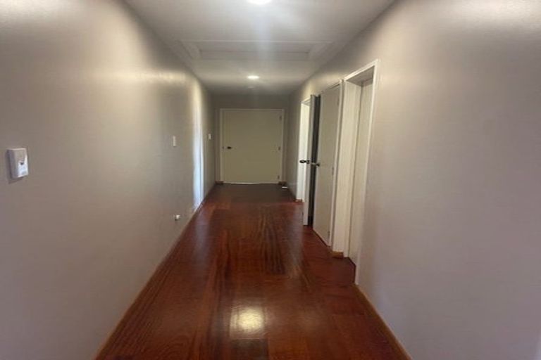 Photo of property in 9 Gwenand Place, Botany Downs, Auckland, 2010