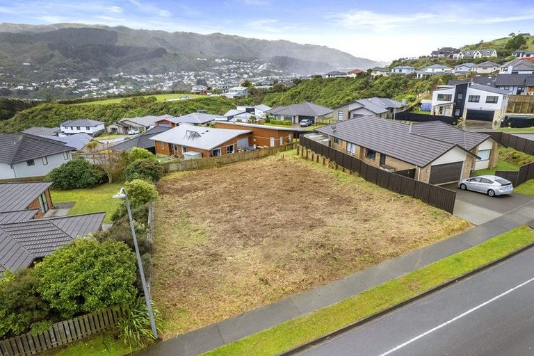 Photo of property in 158 Woodman Drive, Tawa, Wellington, 5028