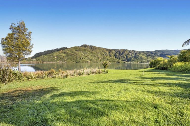 Photo of property in 1735 Queen Charlotte Drive, Linkwater, Picton, 7281
