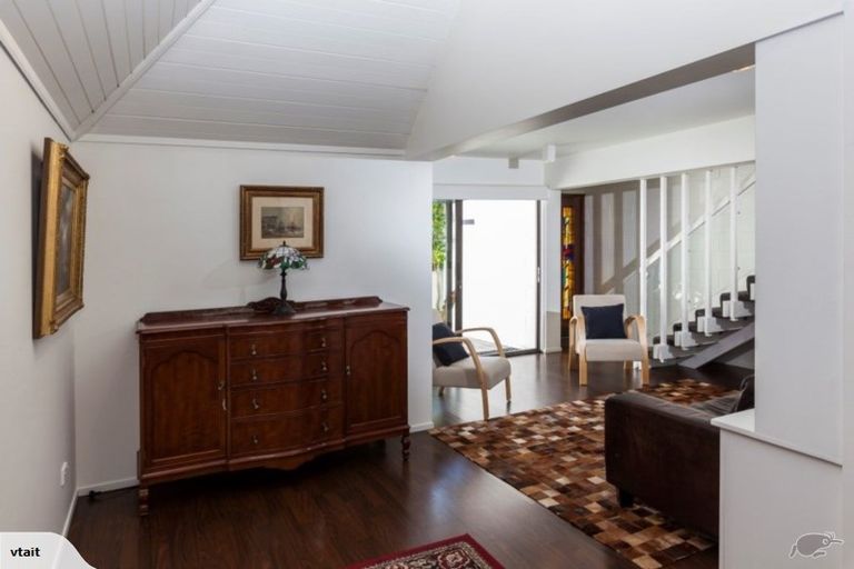 Photo of property in 94b Aikmans Road, Merivale, Christchurch, 8014