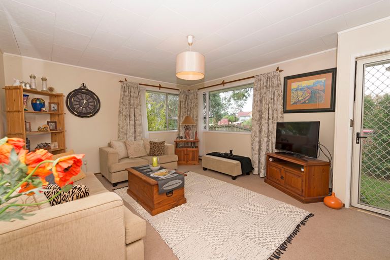 Photo of property in 14 Penfold Place, Henderson, Auckland, 0610