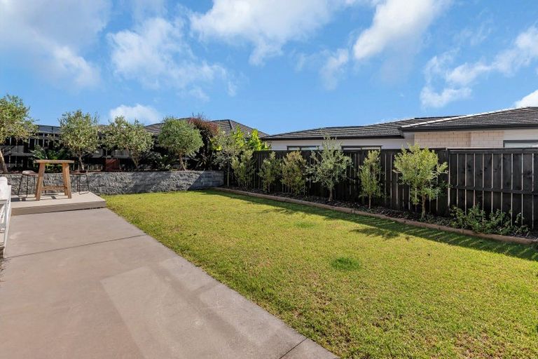 Photo of property in 11 Olney Court, One Tree Point, 0118