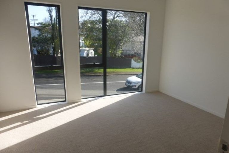 Photo of property in 1c Quincey Place, Massey, Auckland, 0614