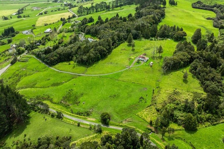 Photo of property in 369 Mangakura Road, Helensville, 0875