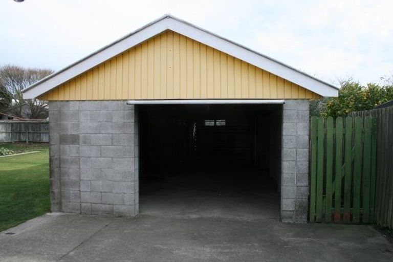 Photo of property in 12 Solway Avenue, Ilam, Christchurch, 8041